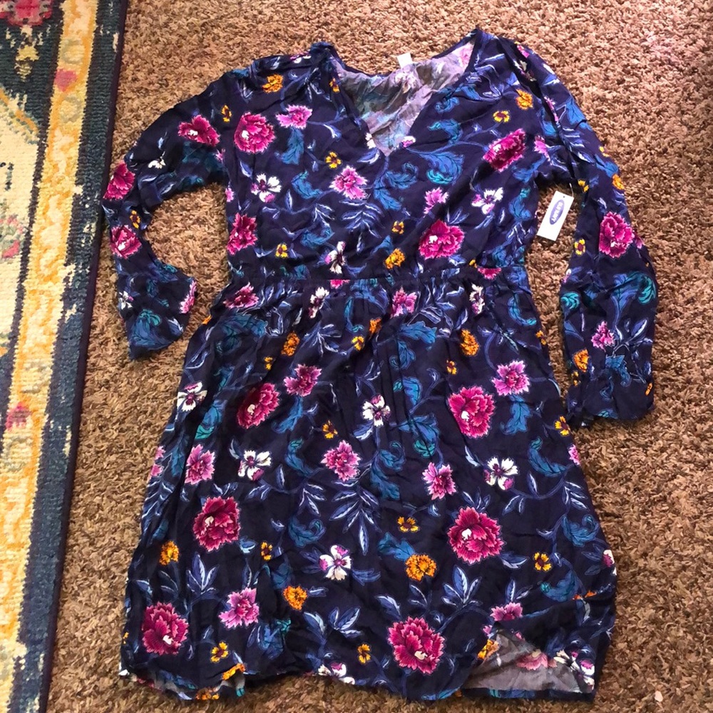 NWT Elastic long sleeve v neck dress